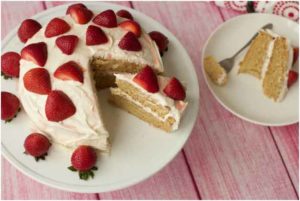 Vanilla cake with strawberry topping