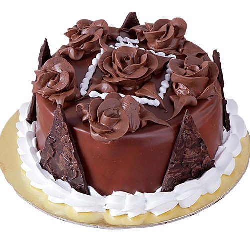 chocolate-cake-with-cream-flowers