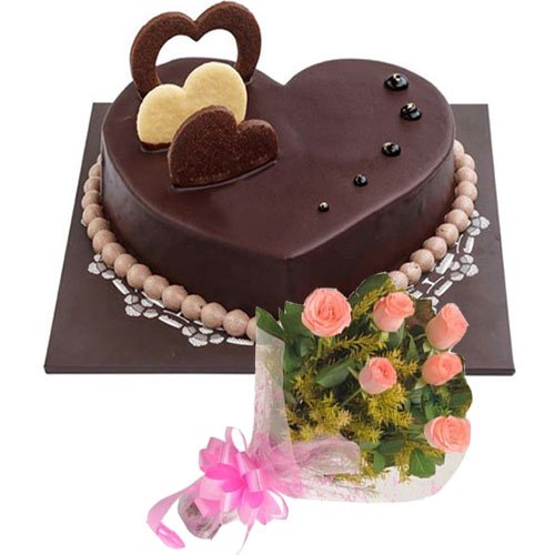 chocolate-heart-cake-6-pink-roses